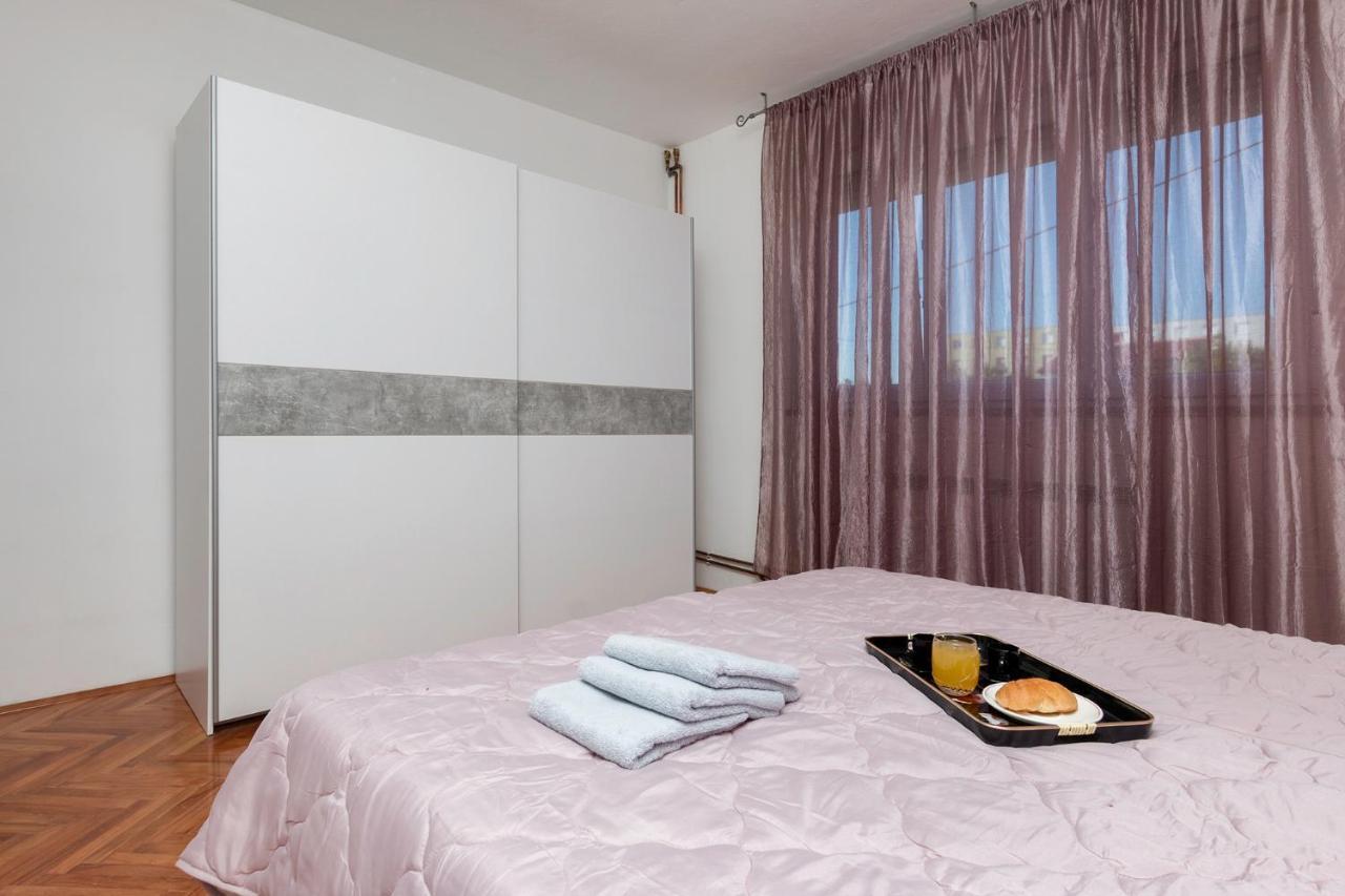 Apartment Kris Pula Luaran gambar