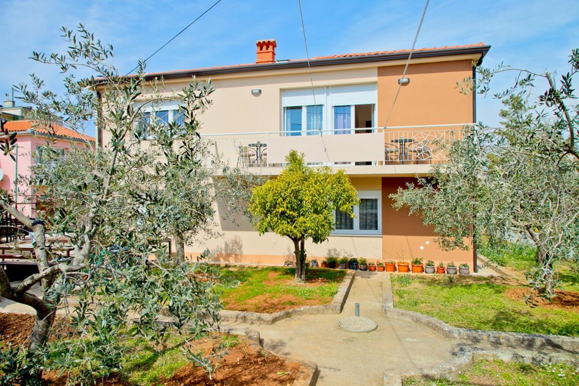 Apartment Kris Pula Luaran gambar